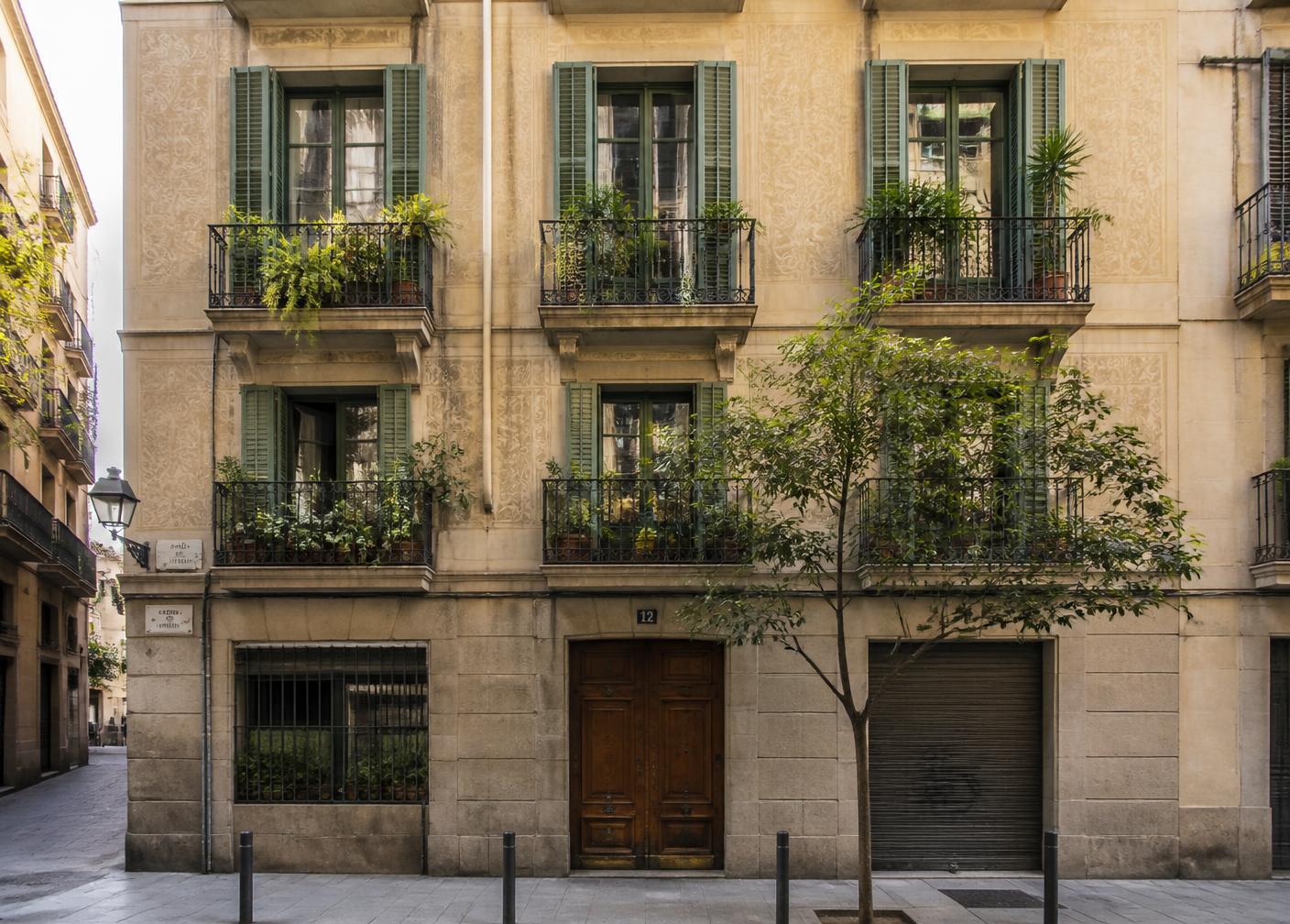 Fachada de un edificio de viviendas en Cataluña